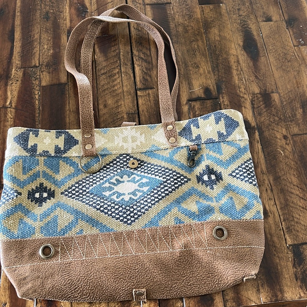 Myra purse